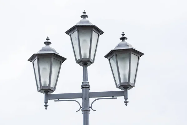 Alte Straßenlaterne Auf Himmelshintergrund — Stockfoto