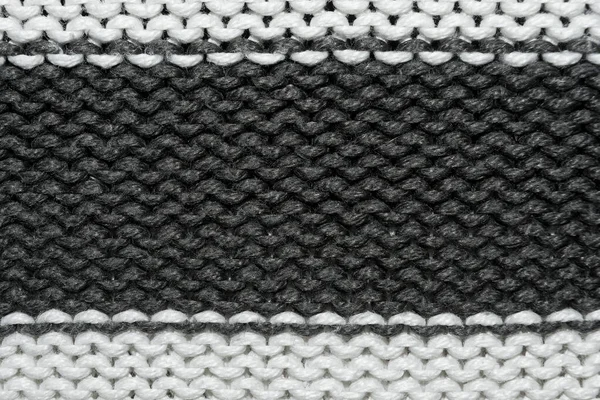 ニット生地の質感 鎖でつないだ糸 暖かい冬服の布 暖かい毛布 青灰色と黒の糸の質感 — ストック写真