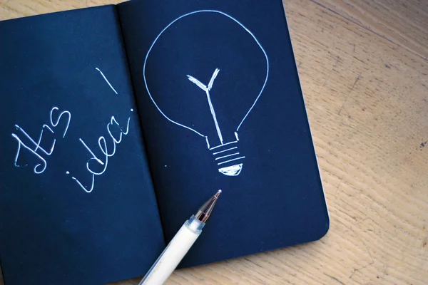 Cuaderno con inscripción "Es idea !" — Foto de Stock