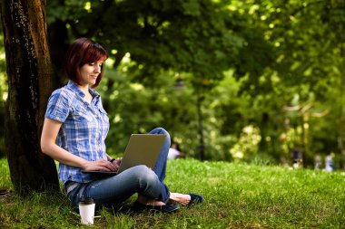 Güzel genç serbest meslek sahibi kadın.