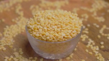 Glass Bowl 'da Yeşil Gram (Moong Dhuli Dal)