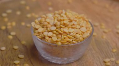 Cam Kasede Güvercin Bezelyesi Döküldü (Arhar dal)