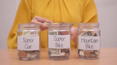 Süper Araba, Süper Bisiklet ve Dağ Bisikleti İçin Para Biriktiriyorum