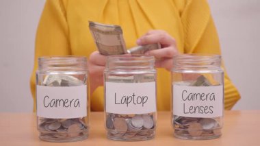 Kamera, dizüstü bilgisayar ve kamera lensleri için para biriktirme, Hint Rupisi