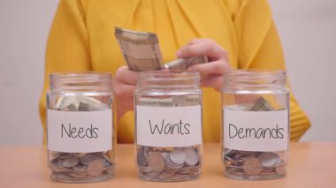 İhtiyaçlar, İstekler ve Talepler İçin Para Biriktirme, Hindistan Rupisi