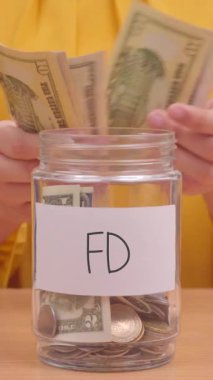 FD için Para Kaydetmenin Dikey Videosu