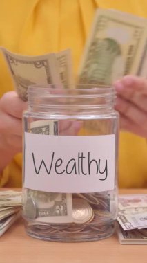 Acil Durum Fonu İçin Para Kaydetme Videosu