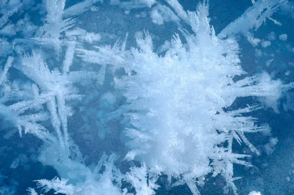 Close up, macro de neve com cristais em boa vista — Fotografia de Stock