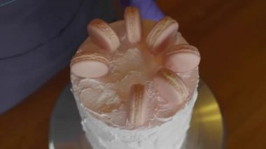 Dekorasyon kek bademli kurabiye ile pudra