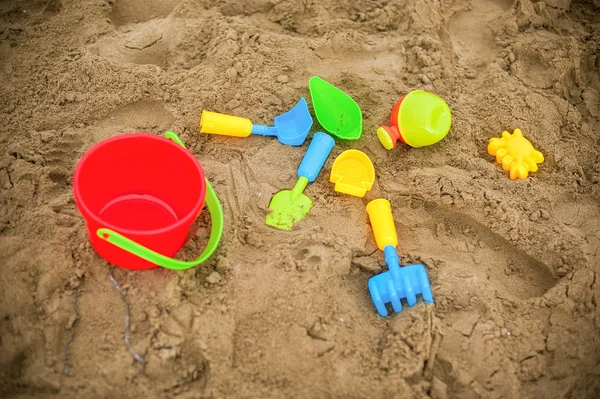 Strumenti per bambini per giochi sulla sabbia . — Foto Stock