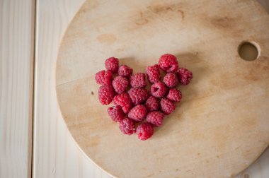 bir kalp içinde ahududu