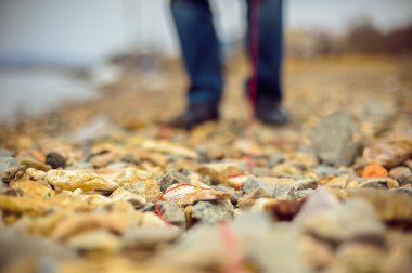 Kırmızı iplik plaja çekilir