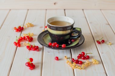 Yeşil çay, simit ve Frenk üzümü