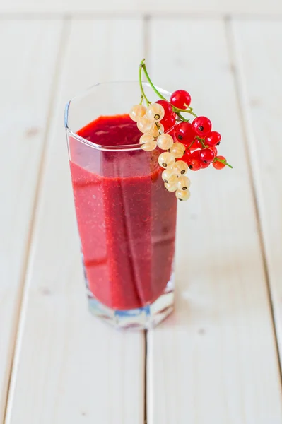 Batidos de fresas y grosellas —  Fotos de Stock