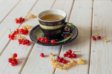 Yeşil çay, simit ve Frenk üzümü
