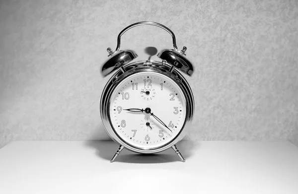 Alarm clock rings in the morning — Stock Photo, Image