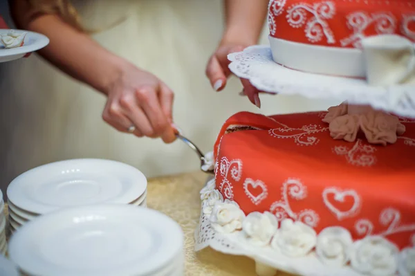 Rote Hochzeitstorte — Stockfoto