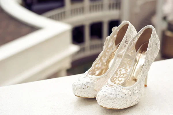 Wedding shoes cream color — Stock Photo, Image