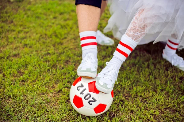 European Football Championship concept. Bride and groom on the football stadium. — Stock Photo, Image