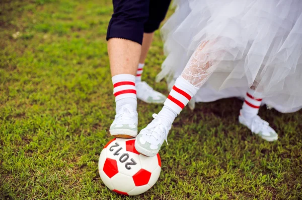 European Football Championship concept. Bride and groom on the football stadium. — Stock Photo, Image