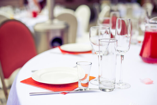 Кейтеринг. Ресторан стол с едой. Огромное количество на. Тарелки. Время ужина
.