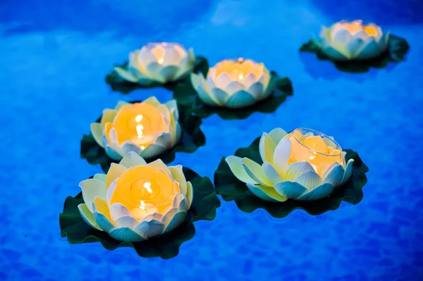 Seerose mit Kerzen — Stockfoto