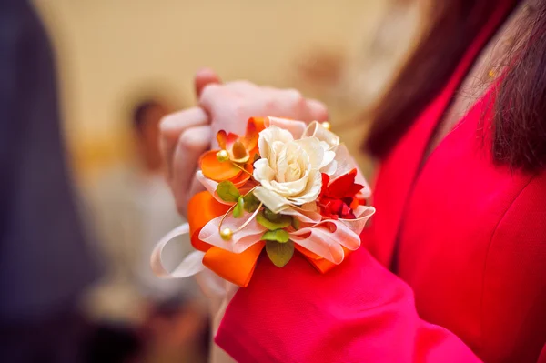 Bouquet in the hands of the bride — Stock Photo, Image