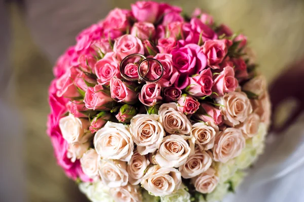 White and pink bouquet yin-yang — Stock Photo, Image