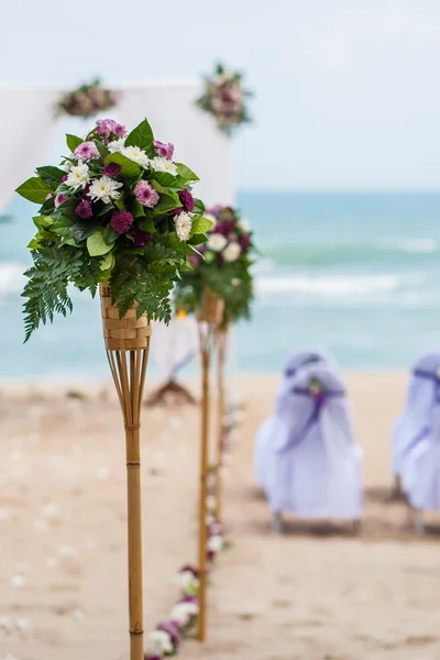 De instelling van de bruiloft op het strand — Stockfoto