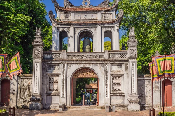 10.10.20 Hanoi, Vietnam: Temple of Literature in Hanoi in Southeast Asia, Vietnam. Temple of Confucius in Vietnamese capital — Stock Photo, Image