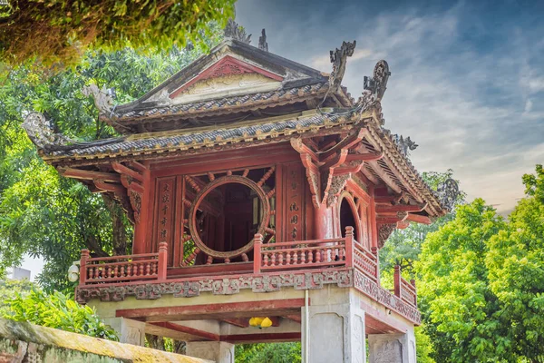 Tempel van Literatuur in Hanoi in Zuidoost-Azië, Vietnam. Tempel van Confucius in de Vietnamese hoofdstad — Stockfoto