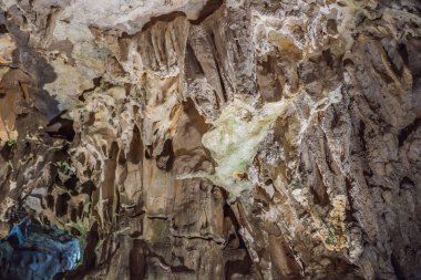 Hang Sung Sot Grotto Sürpriz Mağarası, Halong Körfezi, Vietnam