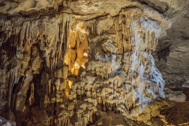 Hang Sung Sot Grotto Sürpriz Mağarası, Halong Körfezi, Vietnam