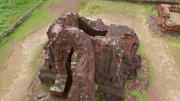 Vedere aeriană a ruinelor din sanctuarul Fiului Meu, rămășițe ale unei civilizații antice Cham din Vietnam. Destinație turistică în orașul Danang. Călătorie în Vietnam concept — Videoclip de stoc