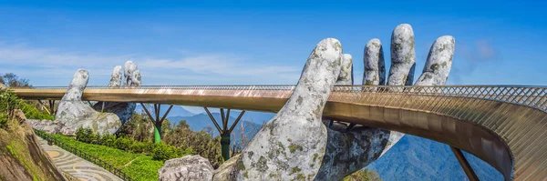 Berühmte Touristenattraktion - Goldene Brücke auf dem Gipfel der Ba Na Hills, Vietnam BANNER, LONG FORMAT — Stockfoto