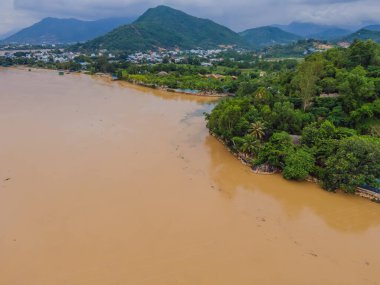 İHA 'dan Nha Trang ve Kai nehrinin görüntüsü