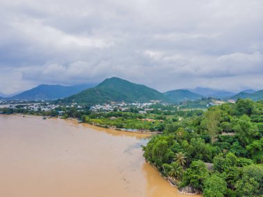 İHA 'dan Nha Trang ve Kai nehrinin görüntüsü