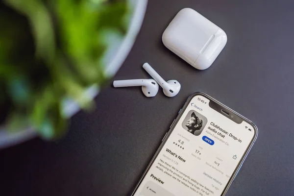 February 23, 2021, USA, New York: Clubhouse audio chat application view on the smartphone IPhone 12 pro. Clubhouse gained incredible popularity in early 2021 — Stock Photo, Image