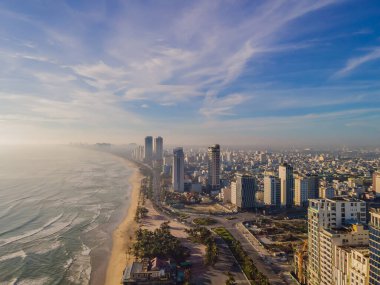 Da Nang, Vietnam 'daki İHA' dan My Khe Beach 'e, Central Beach ve deniz kenarındaki binalara. Bir İHA 'dan fotoğraf