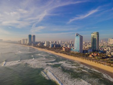 Da Nang, Vietnam 'daki İHA' dan My Khe Beach 'e, Central Beach ve deniz kenarındaki binalara. Bir İHA 'dan fotoğraf