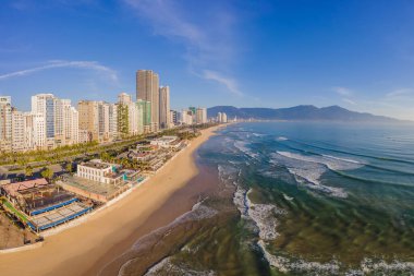 Da Nang, Vietnam 'daki İHA' dan My Khe Beach 'e, Central Beach ve deniz kenarındaki binalara. Bir İHA 'dan fotoğraf