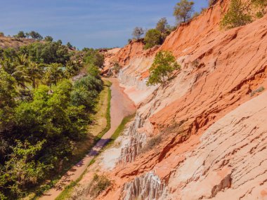 Kızıl kumulların arasındaki peri deresi, Muine, Vietnam