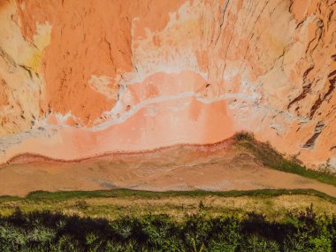 Kızıl kumulların arasındaki peri deresi, Muine, Vietnam