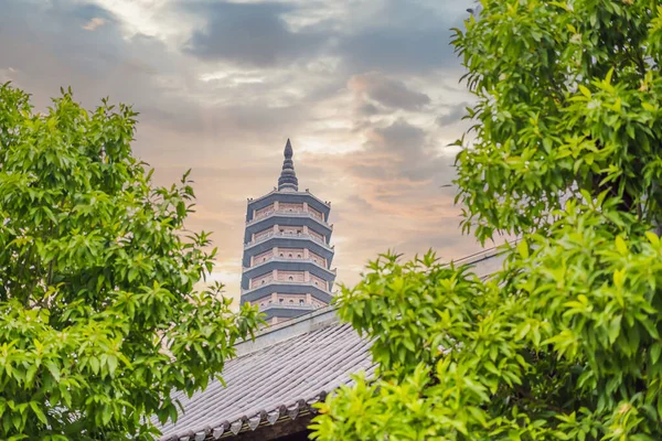 Templo torre de Bai Dinh pagode em Ninh Binh, Vietnã — Fotografia de Stock