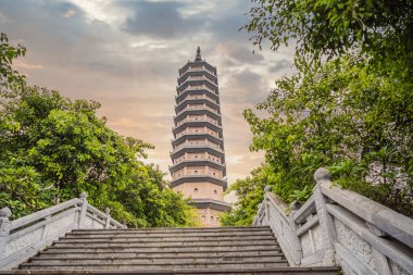 Ninh Binh, Vietnam 'daki Bai Dinh tapınağı.