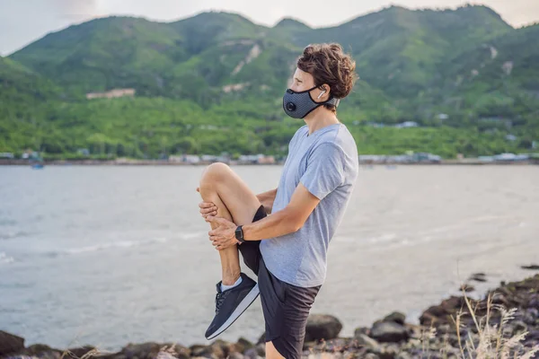 Runner wearing medical mask, Coronavirus pandemic Covid-19. Sport, Active life in quarantine surgical sterilizing face mask protection. Outdoor run on athletics track in Corona Outbreak — Stock Photo, Image