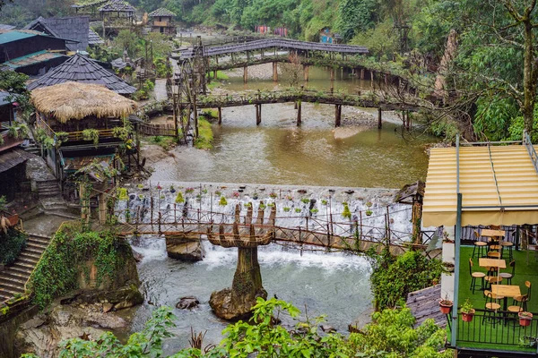 Paisaje de Sapa en la niebla, noroeste de Vietnam. Vietnam abre al turismo tras cuarentena Coronovirus COVID 19 —  Fotos de Stock