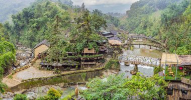 Sapa 'nın sisli manzarası, Kuzeybatı Vietnam. Vietnam, Coronovirus COVID 19 karantinasından sonra turizme açıldı