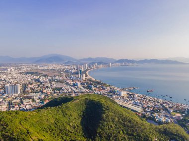 Nha Trang şehrinin hava görüntüsü, insansız hava aracından alınan Vietnam.
