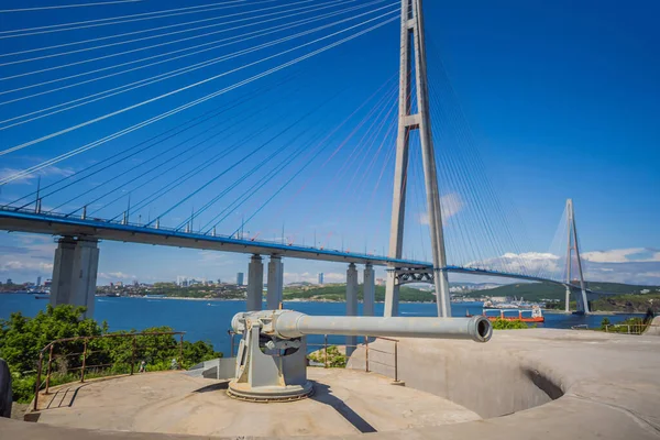 Fegyvert a parti batterie Vlagyivosztok erőd és hídja. Orosz sziget, Vladivostok, Oroszország — Stock Fotó